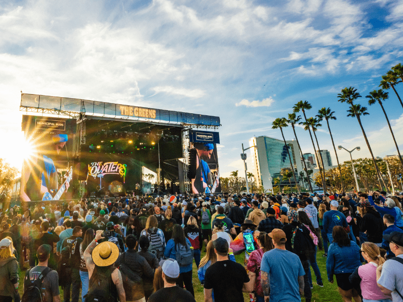 Cali Vibes Music Festival stage and crowd